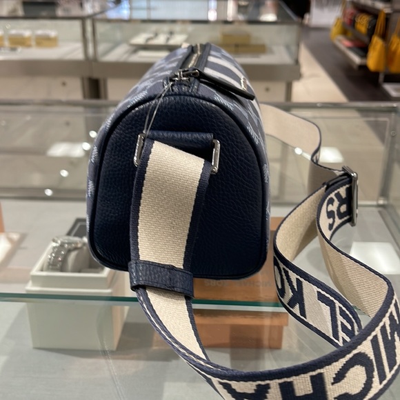 Michael Kors Men’s Women’s Cooper mini duffle xbody NWT
Navy Multi
NWT - Picture 5 of 16